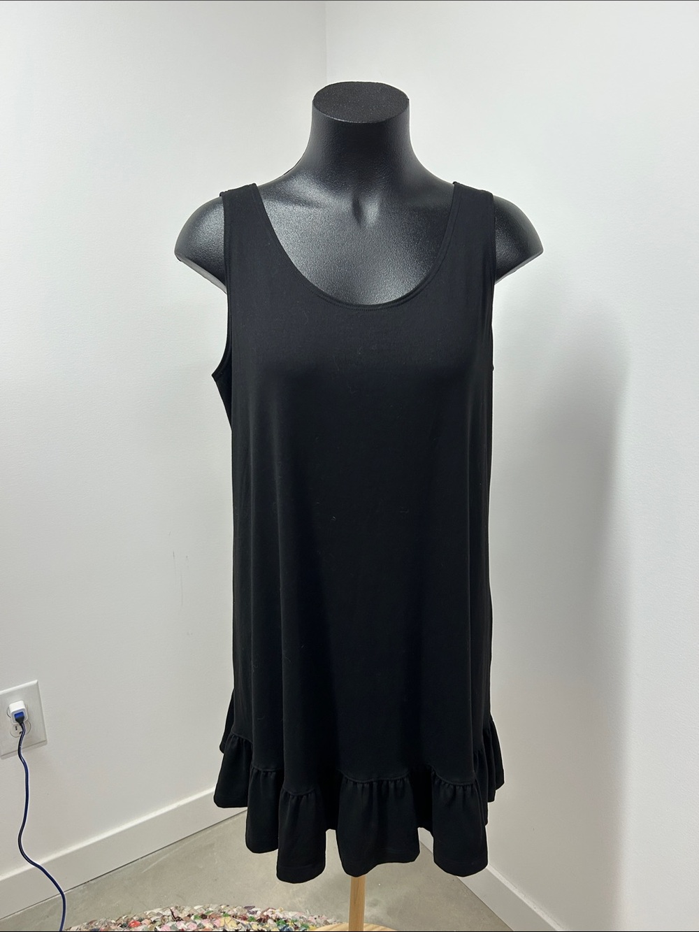 Black Ruffle-Hem Sleeveless Tank Top